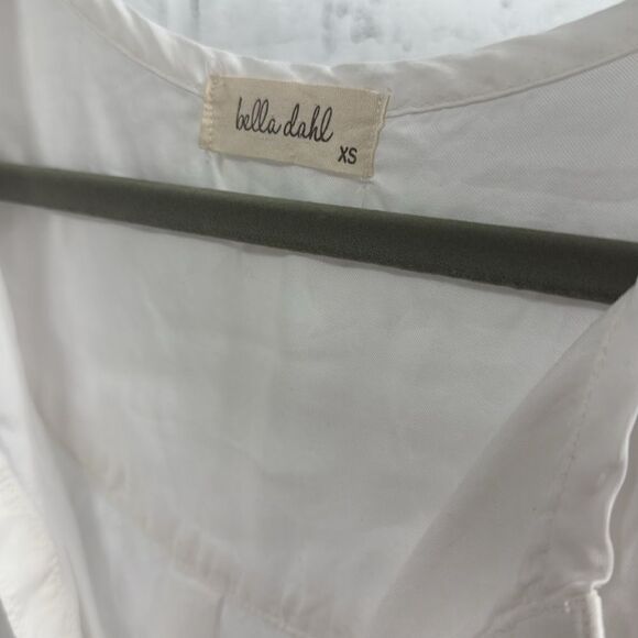 White Women's Top by Bella Dahl - X Small - Great Condition - Button Open Top - Picture 2 of 3
